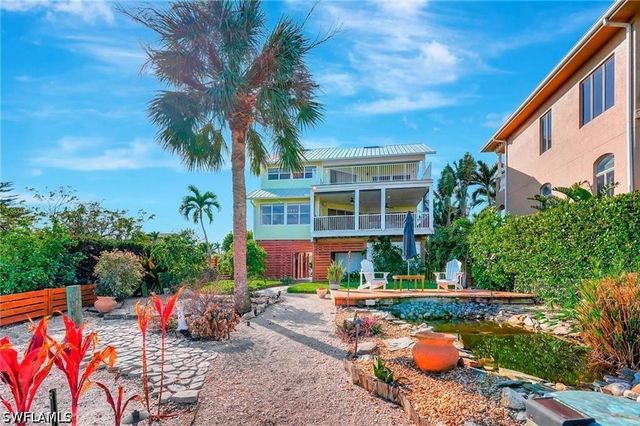 86 Dolphin CIR, Naples, FL 34113