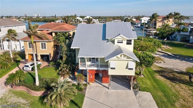 86 Dolphin CIR, Naples, FL 34113