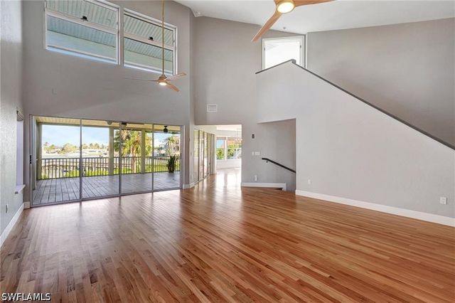 86 Dolphin CIR, Naples, FL 34113