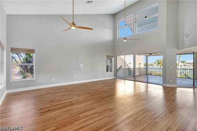86 Dolphin CIR, Naples, FL 34113