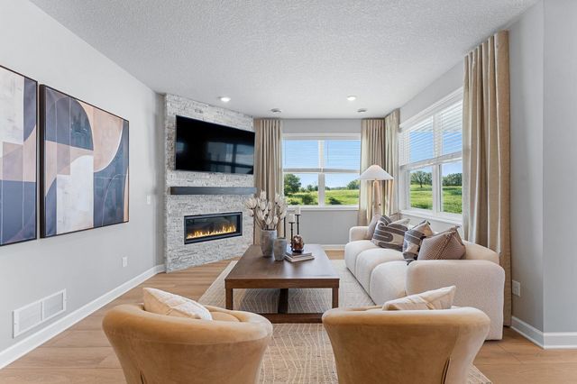 5222 Long Pointe Bay, Woodbury, MN 55129