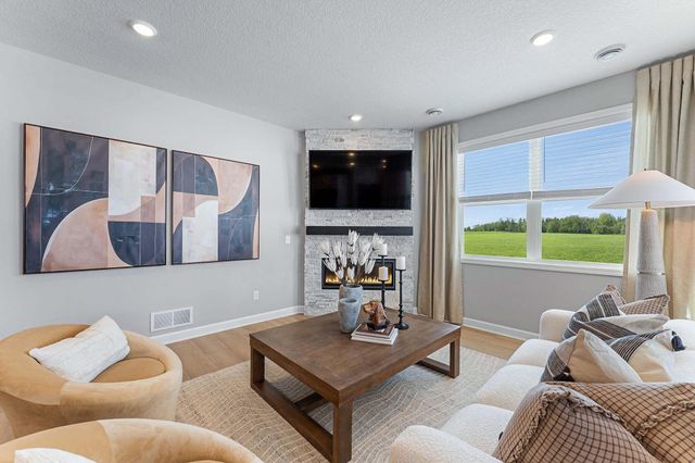 5222 Long Pointe Bay, Woodbury, MN 55129