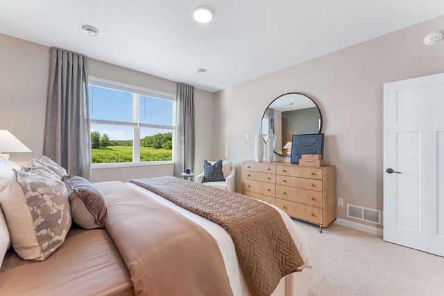 5222 Long Pointe Bay, Woodbury, MN 55129
