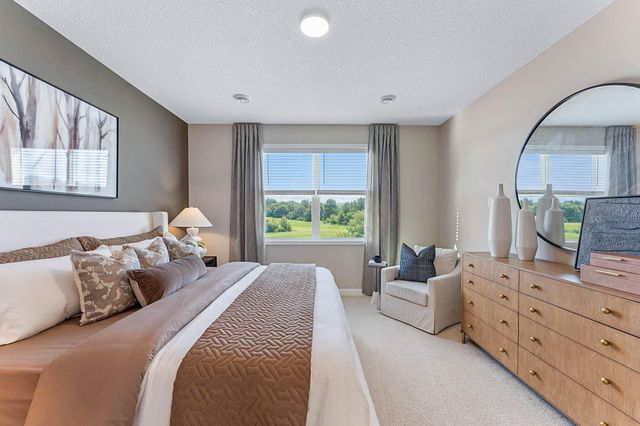 5222 Long Pointe Bay, Woodbury, MN 55129