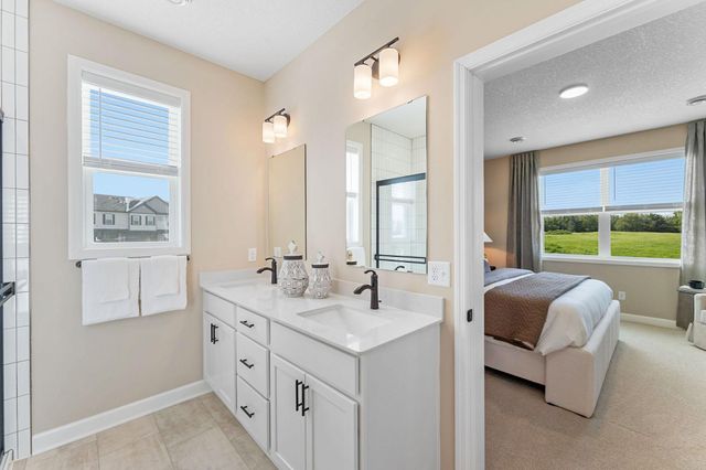 5222 Long Pointe Bay, Woodbury, MN 55129