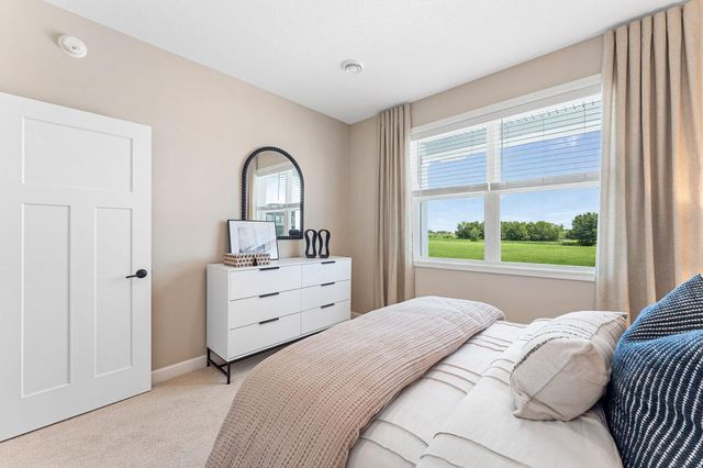 5222 Long Pointe Bay, Woodbury, MN 55129