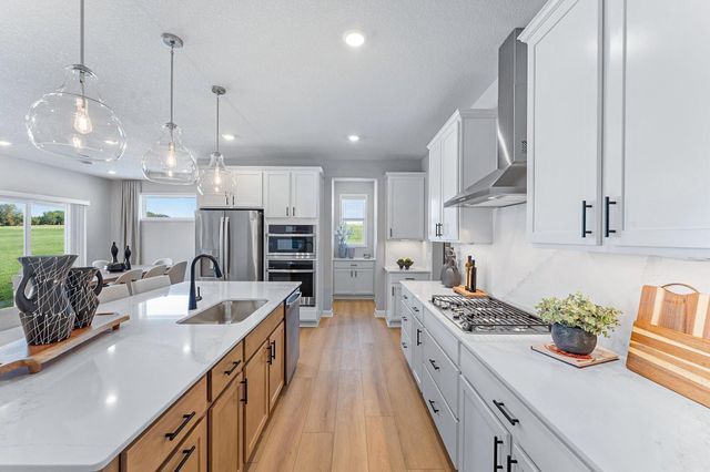 5222 Long Pointe Bay, Woodbury, MN 55129