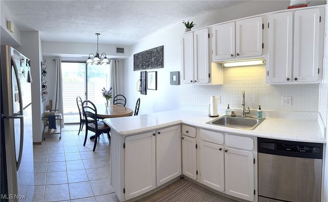 1480 Cedarwood Drive 21F, Westlake, OH 44145