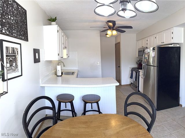 1480 Cedarwood Drive 21F, Westlake, OH 44145