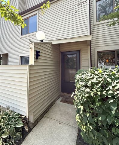 1480 Cedarwood Drive 21F, Westlake, OH 44145