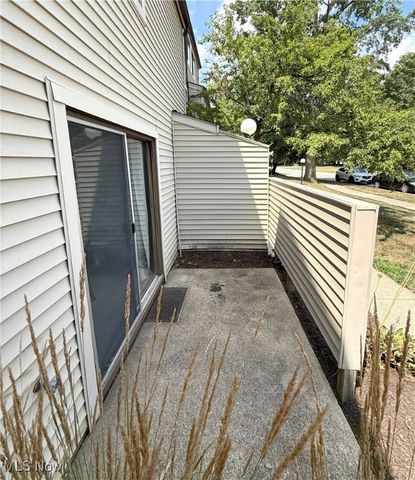 1480 Cedarwood Drive 21F, Westlake, OH 44145