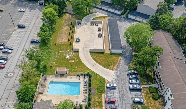 1480 Cedarwood Drive 21F, Westlake, OH 44145