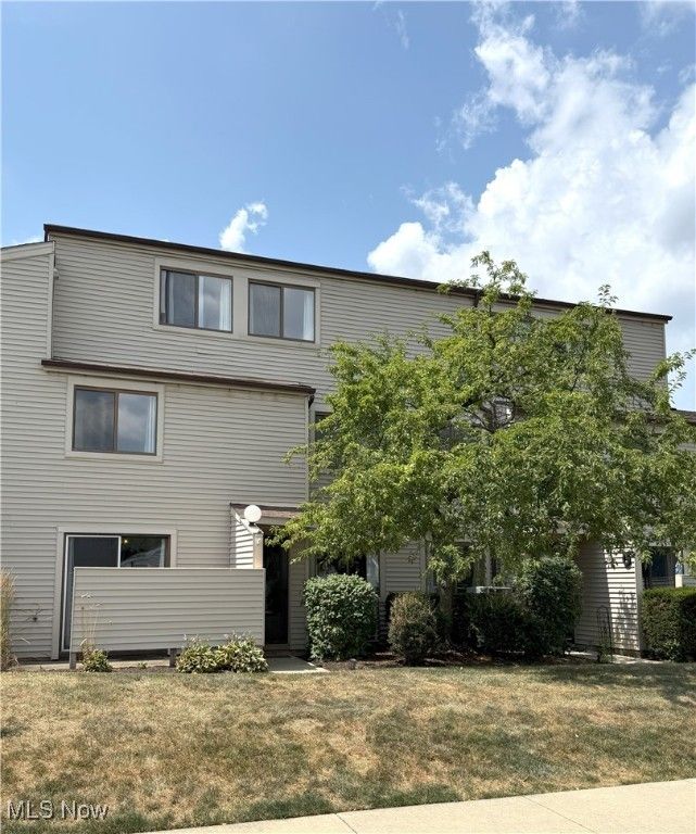 1480 Cedarwood Drive 21F, Westlake, OH 44145