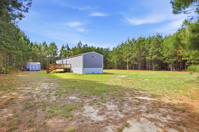 6349 Olga Ln., Loris, SC 29569