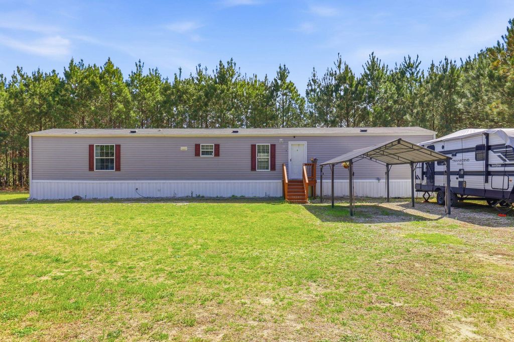 6349 Olga Ln., Loris, SC 29569