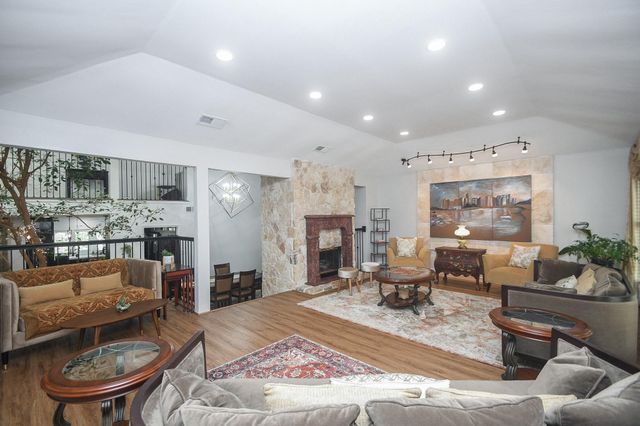 1619 Overland Pass, Sugar Land, TX 77478