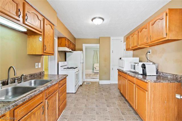 777 Montana Avenue, Akron, OH 44314