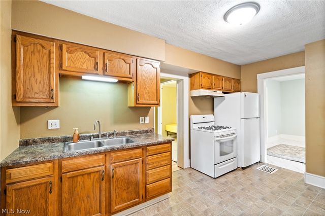 777 Montana Avenue, Akron, OH 44314