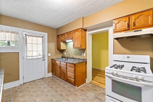 777 Montana Avenue, Akron, OH 44314