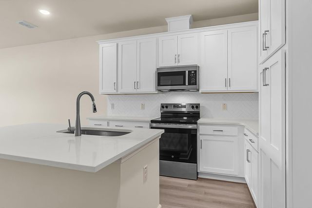 5085 Blackberry Lane, Ravenel, SC 29470