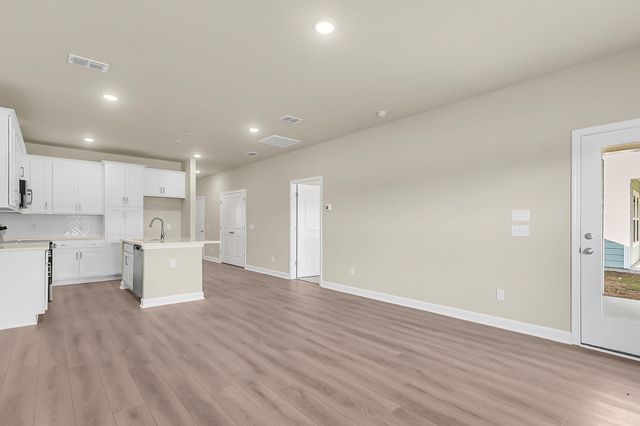 5085 Blackberry Lane, Ravenel, SC 29470