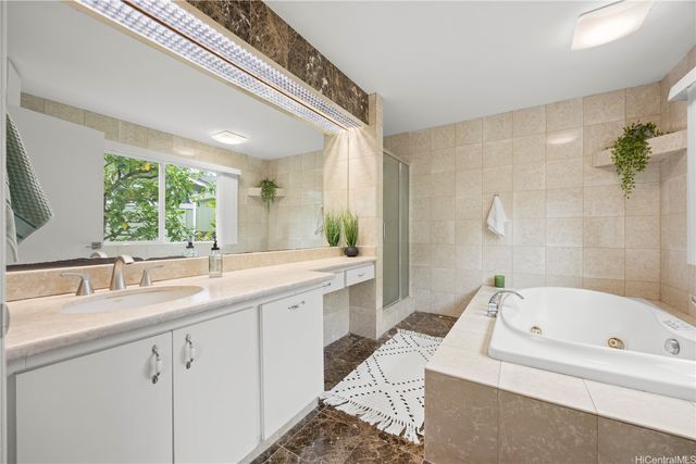 802 Pahumele Place, Kailua, HI 96734