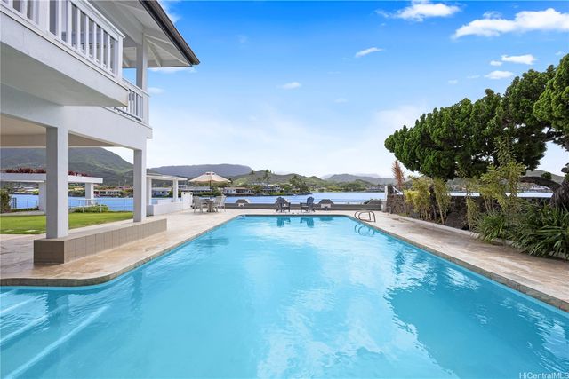 802 Pahumele Place, Kailua, HI 96734