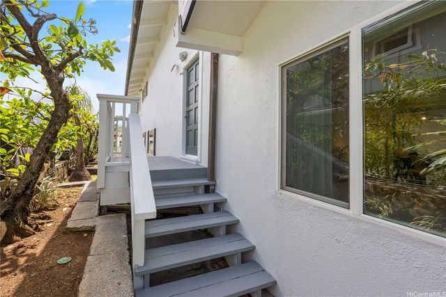 802 Pahumele Place, Kailua, HI 96734