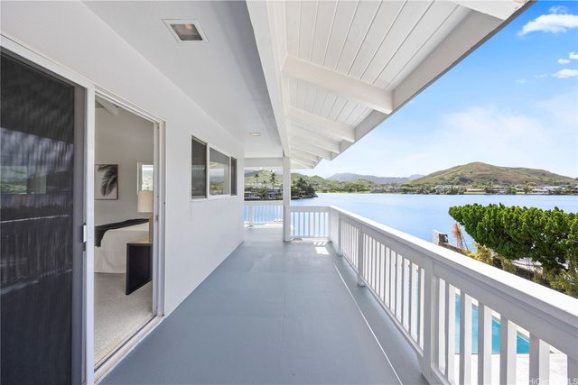 802 Pahumele Place, Kailua, HI 96734