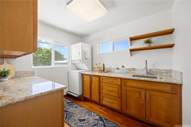 802 Pahumele Place, Kailua, HI 96734
