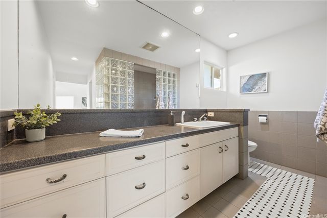 802 Pahumele Place, Kailua, HI 96734
