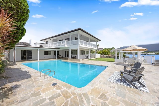 802 Pahumele Place, Kailua, HI 96734