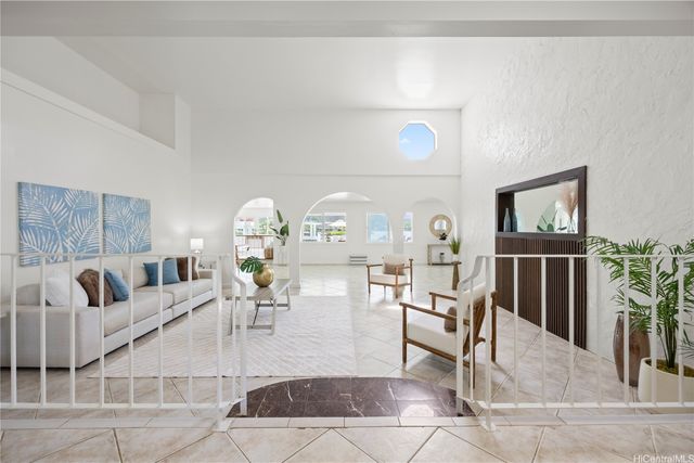 802 Pahumele Place, Kailua, HI 96734