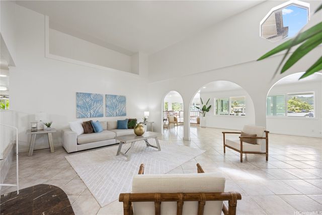 802 Pahumele Place, Kailua, HI 96734