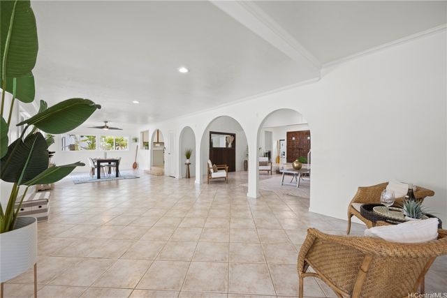 802 Pahumele Place, Kailua, HI 96734