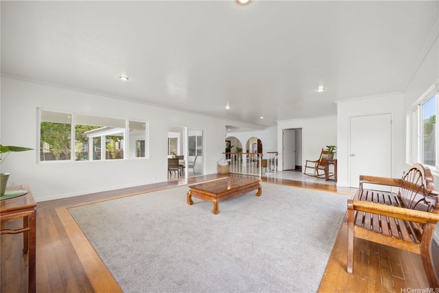 802 Pahumele Place, Kailua, HI 96734