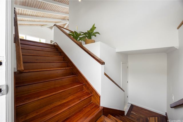 802 Pahumele Place, Kailua, HI 96734