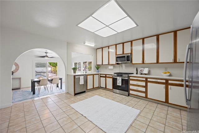 802 Pahumele Place, Kailua, HI 96734