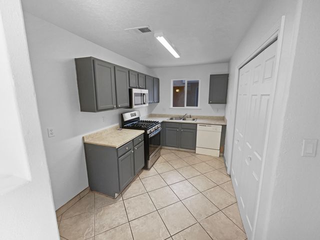 209 Vista Del Angel SW, Albuquerque, NM 87121