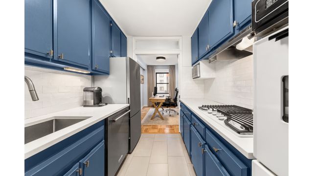 301 E 48th St Apt 2G, New York City, NY 10017