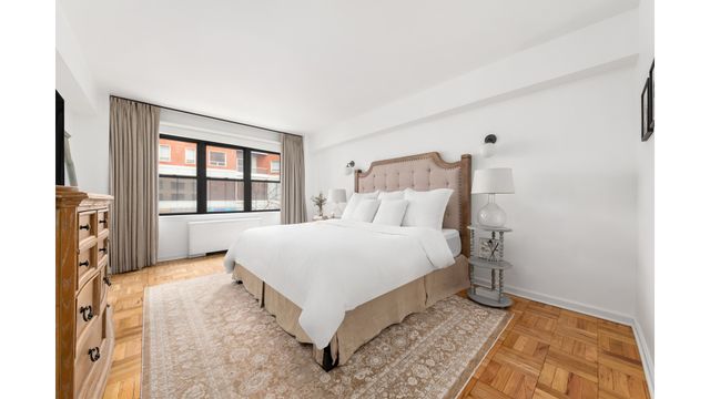 301 E 48th St Apt 2G, New York City, NY 10017