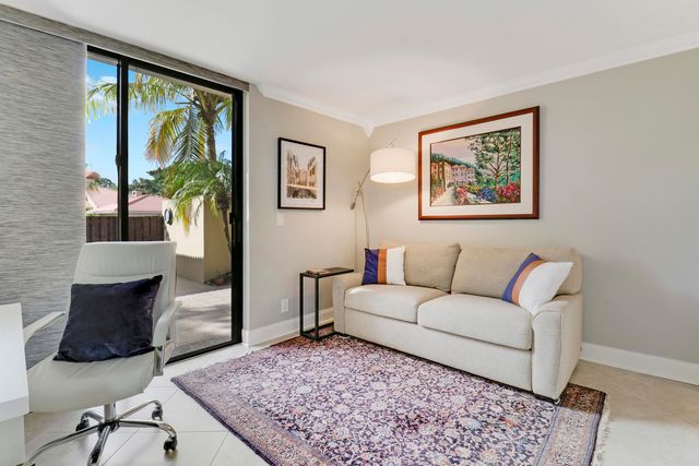 204 Old Meadow Way, Palm Beach Gardens, FL 33418