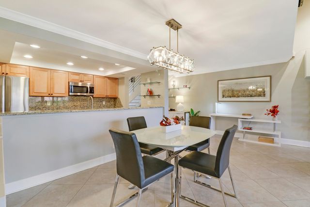 204 Old Meadow Way, Palm Beach Gardens, FL 33418