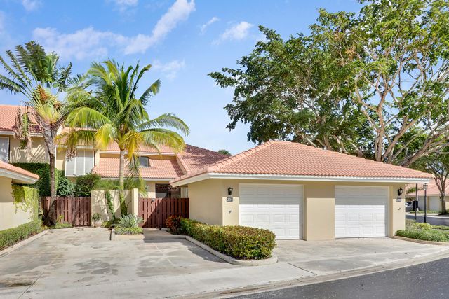 204 Old Meadow Way, Palm Beach Gardens, FL 33418