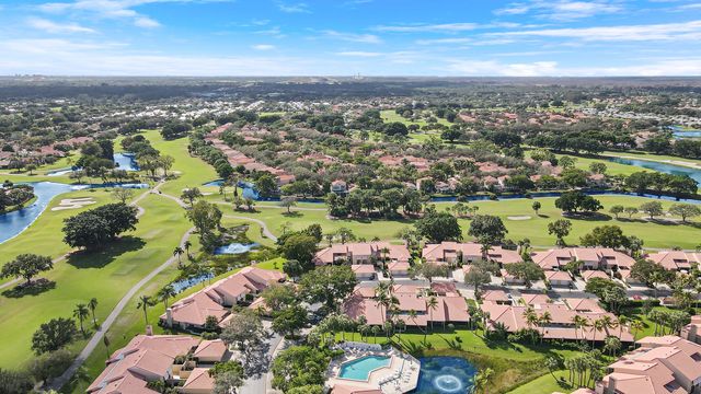 204 Old Meadow Way, Palm Beach Gardens, FL 33418