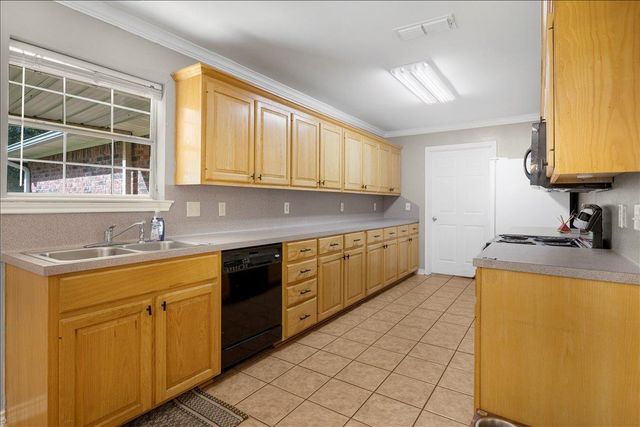 708 E Paschal Street, Troup, TX 75789