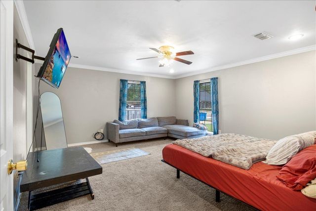 708 E Paschal Street, Troup, TX 75789