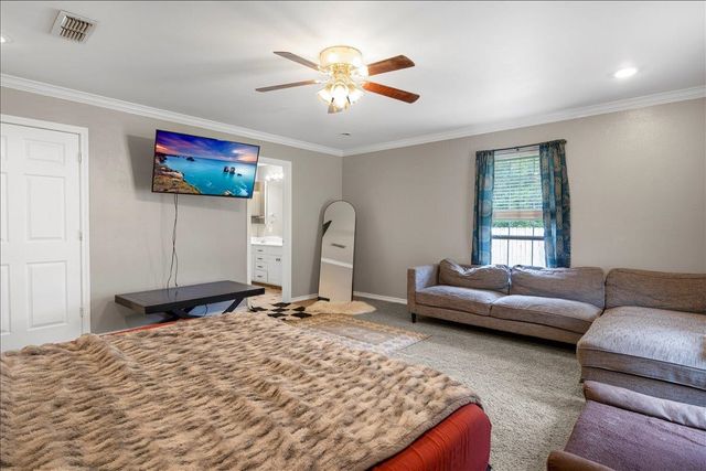 708 E Paschal Street, Troup, TX 75789