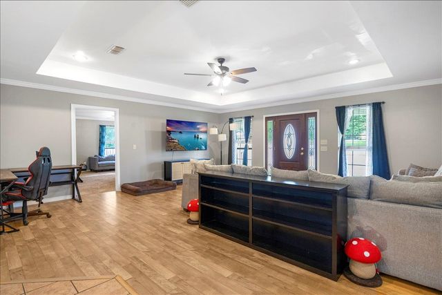 708 E Paschal Street, Troup, TX 75789