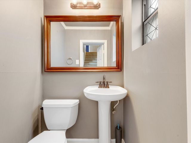 5015 N Hall Street, Dallas, TX 75235